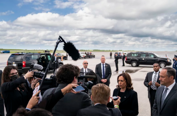 在线股票炒股配资 美媒：特朗普取消特勤局对哈里斯的保护，加州公路巡警将接管其安保工作